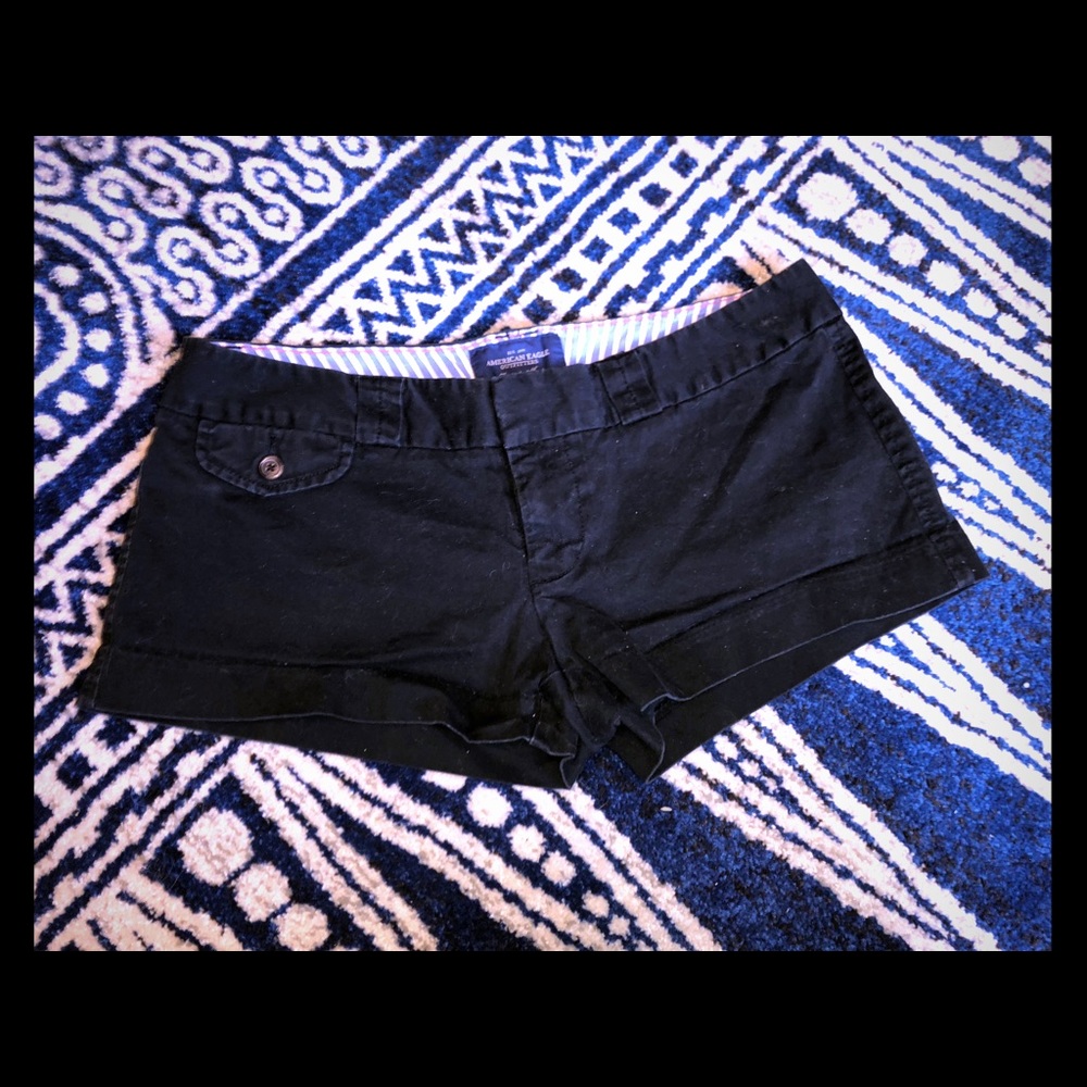 Black sz 6 AE shorts